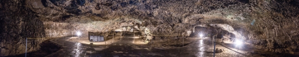 국가지정문화재 천연기념물 제236호로 지정되어 있는 쌍룡굴 모습.