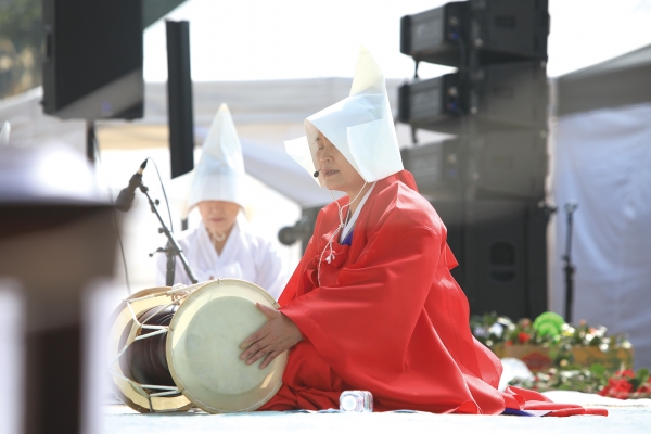 '세계 무형문화유산'으로 등재된 칠머리 당굿 공연 모습.